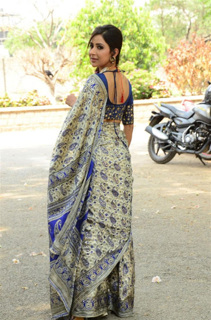 Beautiful Actress Kapilakshi Malhotra In Blue Saree 26